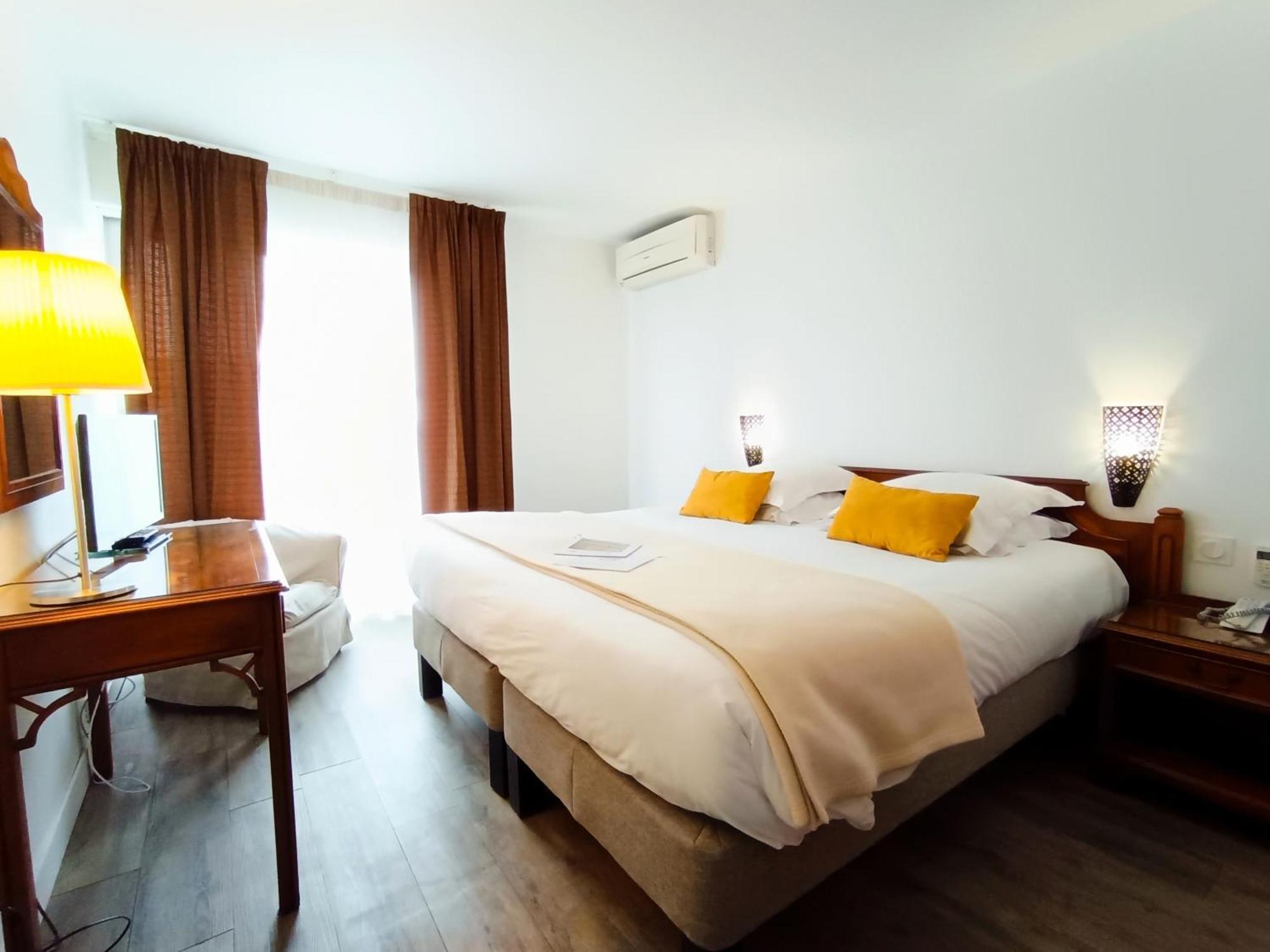 Hotel Des Tuileries Nîmes Eksteriør bilde