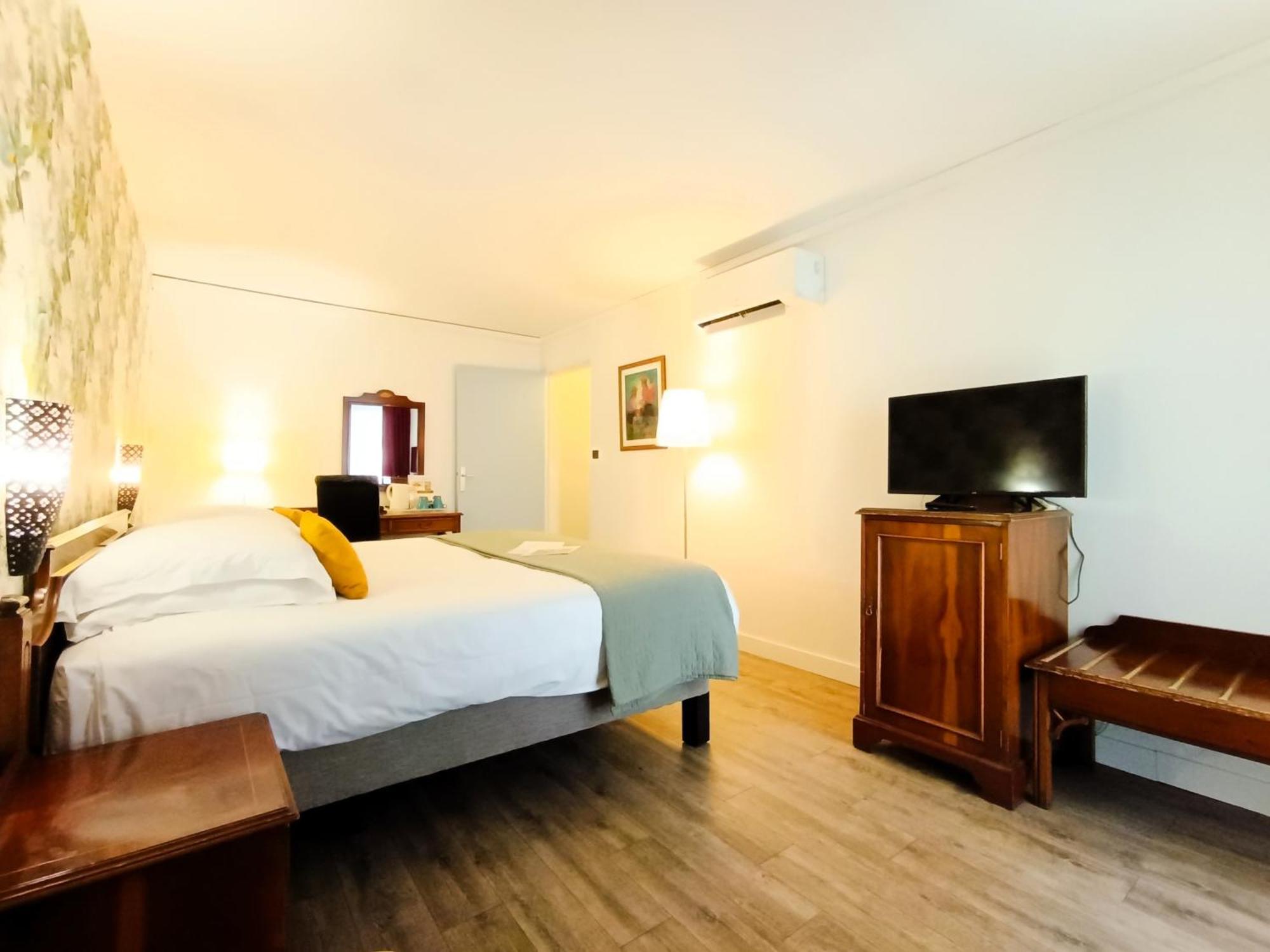 Hotel Des Tuileries Nîmes Eksteriør bilde