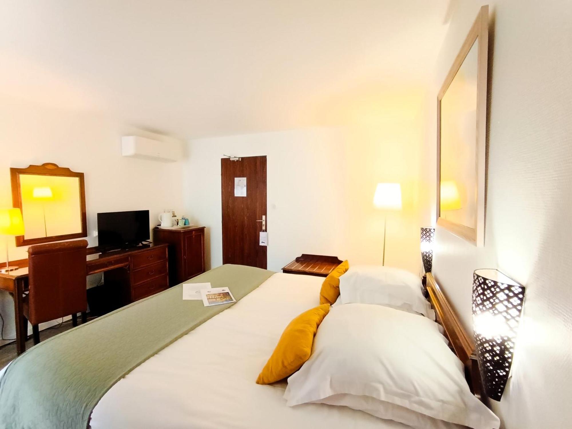 Hotel Des Tuileries Nîmes Eksteriør bilde